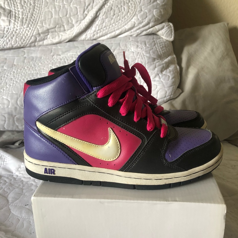 Women's Nike Air Swoosh High Tops Model 334480-011